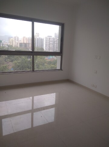 Room in 3 BHK Apartment at Kalpataru Immensa, Kolshet Road – for Rent