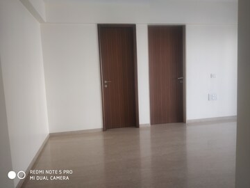 Room in 4 BHK Apartment at Kumar Selena B, Baner – for Rent
