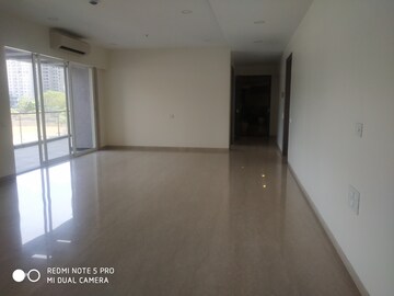 Room in 4 BHK Apartment at Kumar Selena B, Baner – for Rent