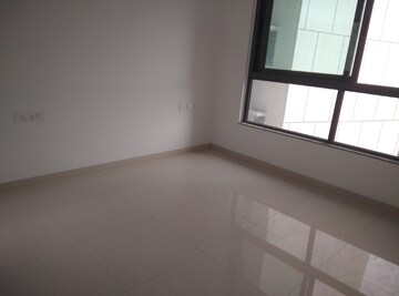 Room in 3 BHK Apartment at Kalpataru Immensa, Kolshet Road – for Rent