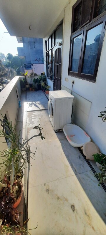 Master Bedroom in 2 BHK Builder Floor at Sector 46 – for Rent