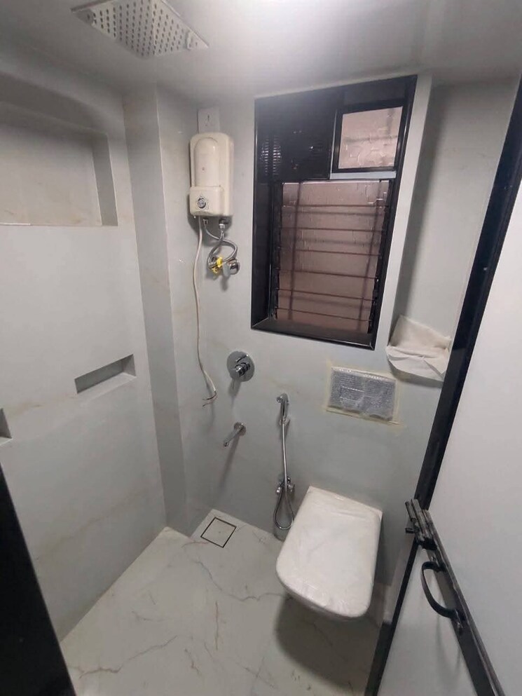 Bathroom, azad nagar 2 Bedroom 721 Sq.Ft. Apartment In Azad Nagar Mumbai 8918385