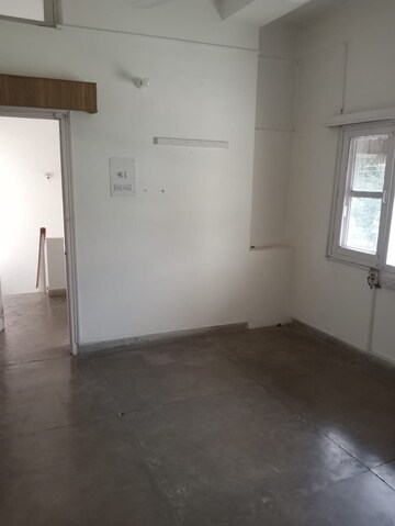 Room in 3 BHK Builder Floor at Sector 15 – for Rent