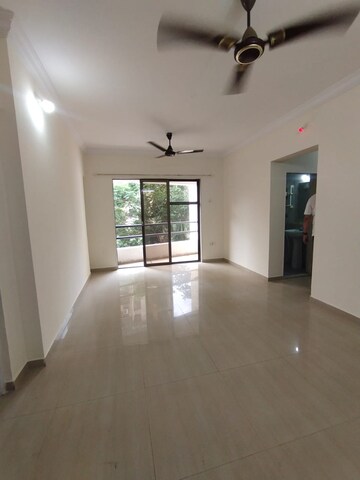 Room in 2 BHK Apartment at Hiranandani Atlantis, Powai – for Rent