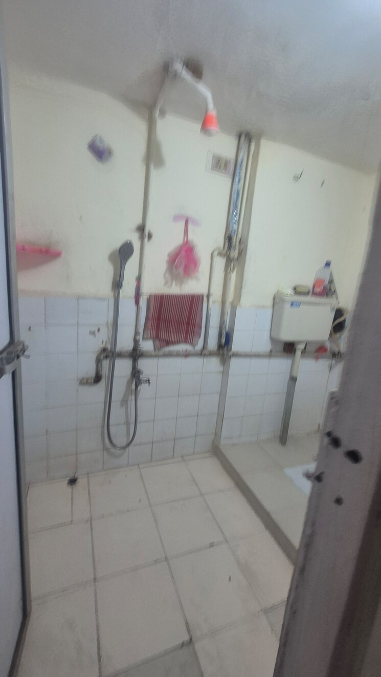 Bathroom, swapnapurti-chs-kandivali 1 RK 210 Sq.Ft. Apartment In Kandivali East Mumbai 8918404