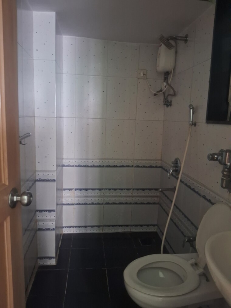 Bathroom, dosti-lotus 2 Bedroom 636 Sq.Ft. Apartment In Wadala Mumbai 8918422