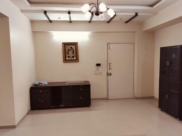 Room in 4 BHK Apartment at Bodakdev – for Rent