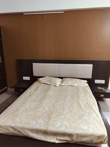 Bedroom in 4 BHK Apartment at Bodakdev – for Rent