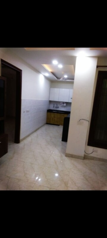 Room in 3 BHK Builder Floor at Sector 46 – for Rent