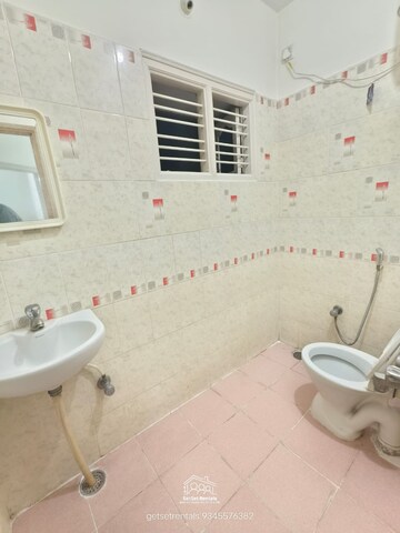 Bathroom in 1 BHK Builder Floor at Hsr Layout Sector 3 – for Rent