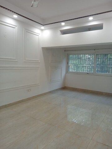 Room in 3 BHK Apartment at Arun Vihar Sector 37, Sector 37 – for Rent