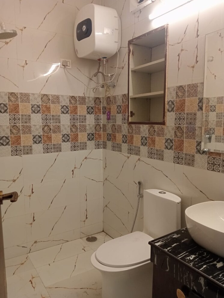 Master Bedroom, arun-vihar-sector-37 3 Bedroom 1500 Sq.Ft. Apartment In Sector 37 Noida 8918457