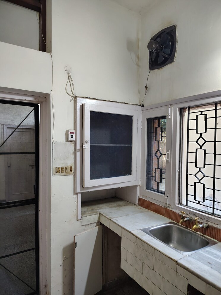 Kitchen, sector 15 2 Bedroom 300 Sq.Yd. Builder Floor In Sector 15 Chandigarh 8918495