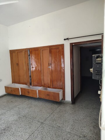 Room in 2 BHK Builder Floor at Sector 15 – for Rent