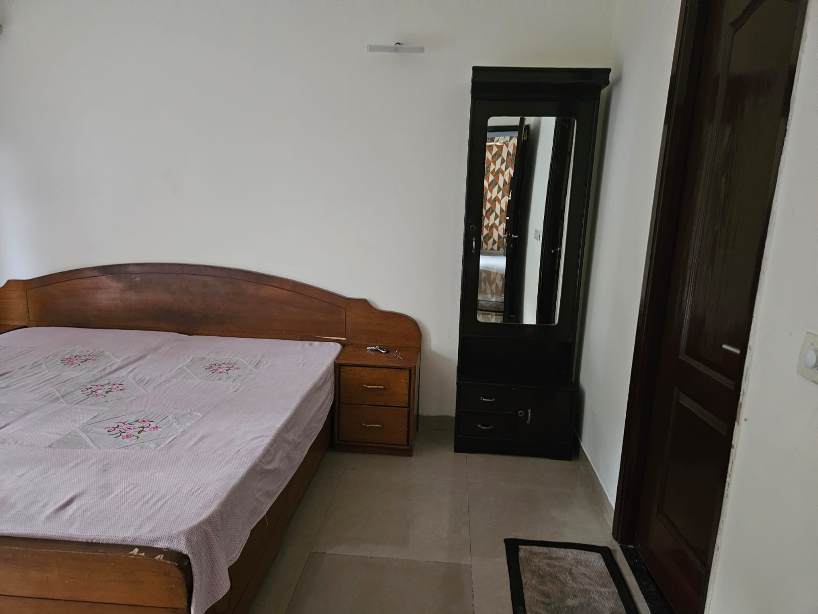 2 BHK Apartment For Rent in Unitech Uniworld Gardens