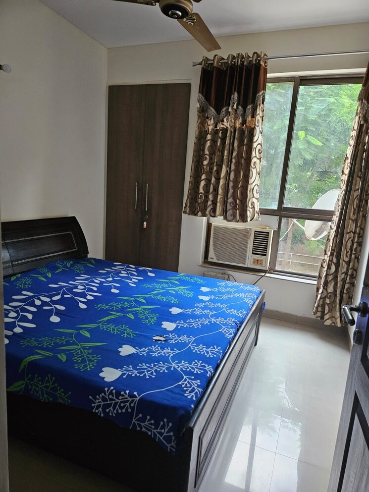 Bedroom, unitech-uniworld-gardens 2 Bedroom 973 Sq.Ft. Apartment In Sector 47 Gurgaon 8918503