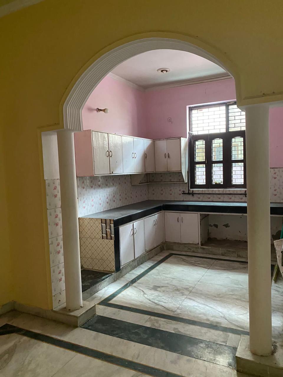 4 BHK + Pooja Room 112 Sq.Mt. Independent House in RWA Apartments Sector 116