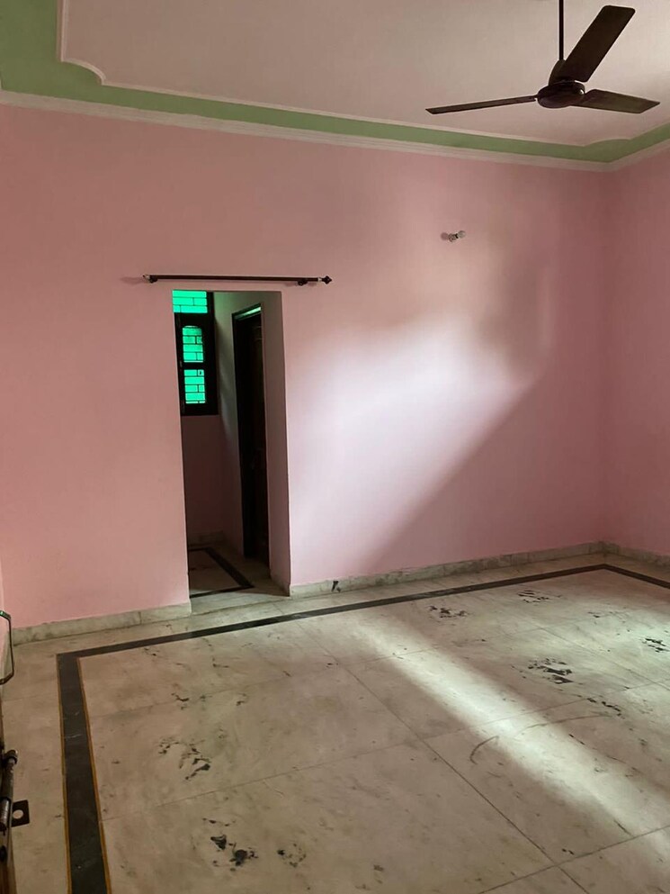 Room, rwa-apartments-sector-116 4 Bedroom 112 Sq.Mt. Independent House In Sector 116 Noida 8918508