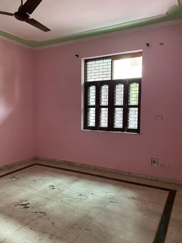 Room in 4 BHK Independent House at RWA Apartments Sector 116, Sector 116 – for Rent