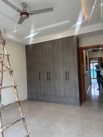 Room in 3 BHK Builder Floor at Saurabh Niwas, Sector 40 – for Rent