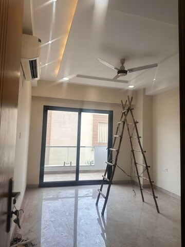 Room in 3 BHK Builder Floor at Saurabh Niwas, Sector 40 – for Rent