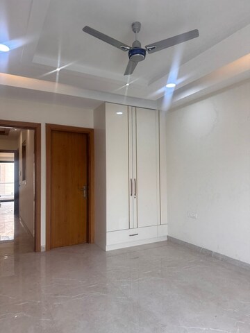 Room in 3 BHK Builder Floor at Saurabh Niwas, Sector 40 – for Rent