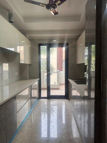 Building Lobby in 3 BHK Builder Floor at Saurabh Niwas, Sector 40 – for Rent