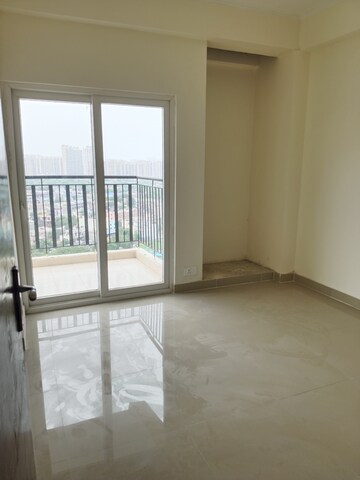 Room in 2 BHK Apartment at Amrapali Terrace Homes, Tech Zone 4 Greater Noida – for Rent