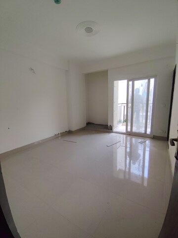 Room in 3 BHK Apartment at Amrapali Terrace Homes, Tech Zone 4 Greater Noida – for Sale