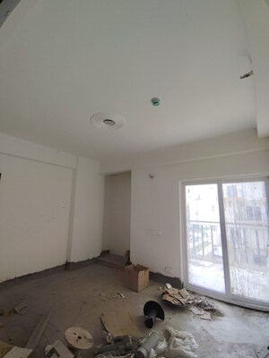 Room in 3 BHK Apartment at Amrapali Terrace Homes, Tech Zone 4 Greater Noida – for Sale