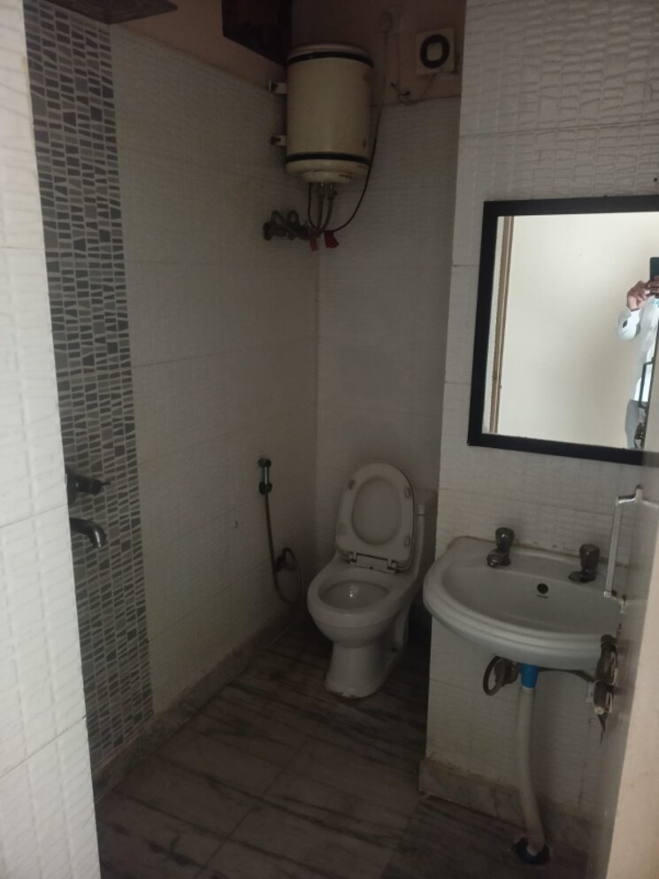 Bathroom, mvl-ipark 2 Bedroom 750 Sq.Ft. Builder Floor In Sector 15 Gurgaon 8918532