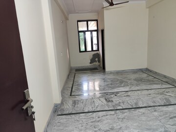 Room in 3 BHK Builder Floor at RWA Apartments Sector 50, Sector 50 – for Rent