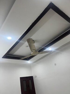 Furnished Amenities in 3 BHK Builder Floor at Kailash Colony – for Sale