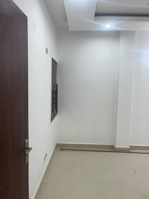 Room in 3 BHK Builder Floor at Kailash Colony – for Sale