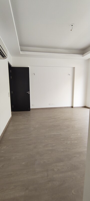 Room in 5 BHK Villa at Sector 66 – for Rent