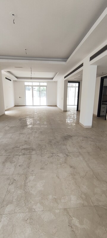Building Lobby in 5 BHK Villa at Sector 66 – for Rent