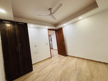 Room in 3 BHK Builder Floor at Saket – for Rent
