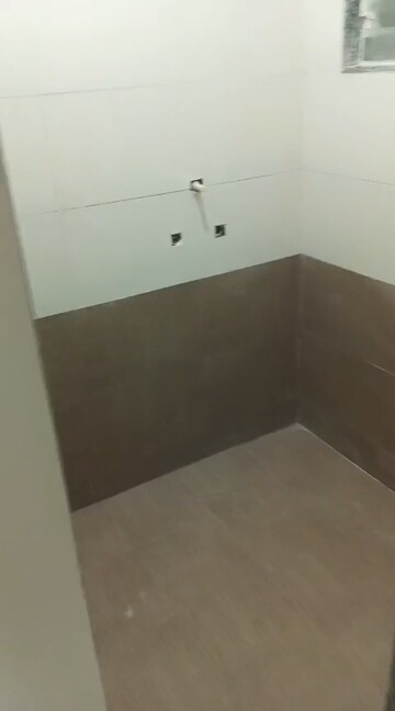 Room in 1 BHK Apartment at Shraddha Shivkunj, Jogeshwari East – for Rent