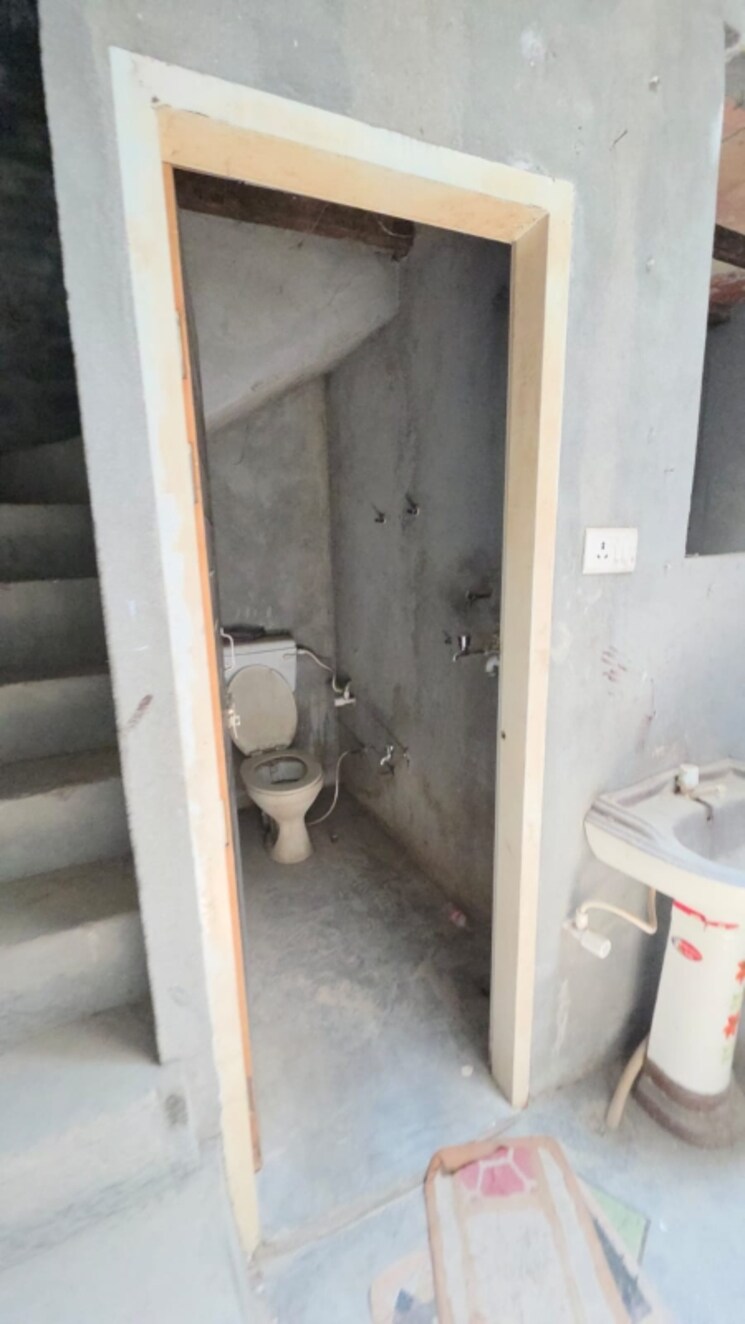 Bathroom, manmohan nagar 3 Bedroom 90 Sq.Yd. Villa In Manmohan Nagar Panipat 8918626
