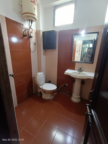 Bathroom in 3 BHK Apartment at Eldeco Ananda, Sector 48 – for Rent
