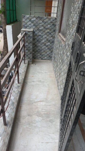Balcony in 1 BHK Builder Floor at Ansal Sushant Lok I, Sector 43 – for Rent