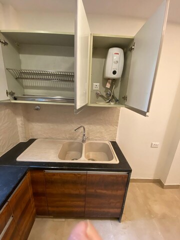 Furnished Amenities in 4 BHK Villa at Dlf Phase iv – for Rent