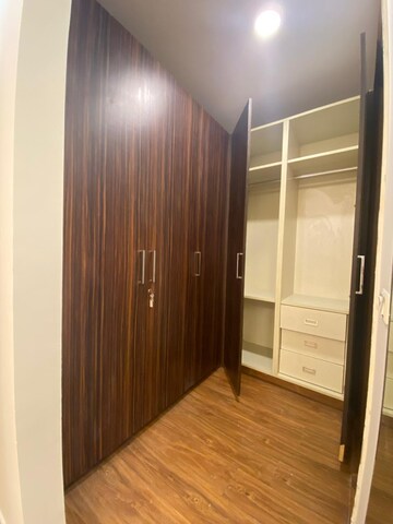 Building Lobby in 4 BHK Villa at Dlf Phase iv – for Rent