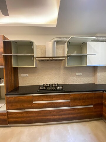 Furnished Amenities in 4 BHK Villa at Dlf Phase iv – for Rent