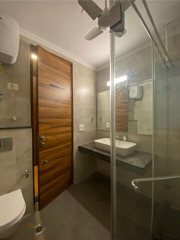 Bathroom in 4 BHK Villa at Dlf Phase iv – for Rent