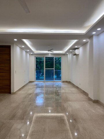 Building Lobby in 4 BHK Villa at Dlf Phase iv – for Rent
