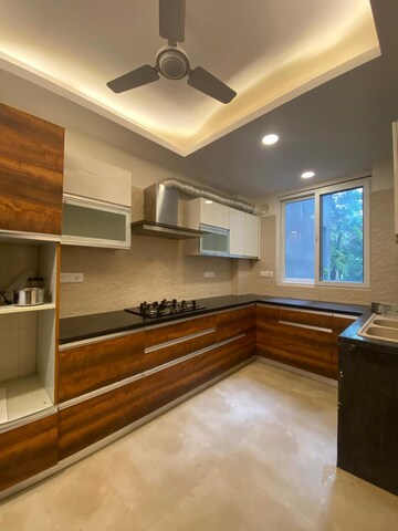 Kitchen in 4 BHK Villa at Dlf Phase iv – for Rent