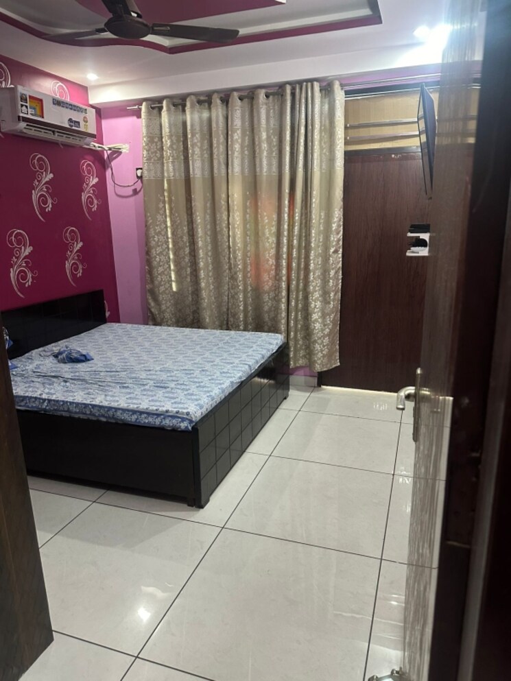 Bedroom, dlf-star-mall 3 Bedroom 1450 Sq.Ft. Apartment In Sector 30 Gurgaon 8918655