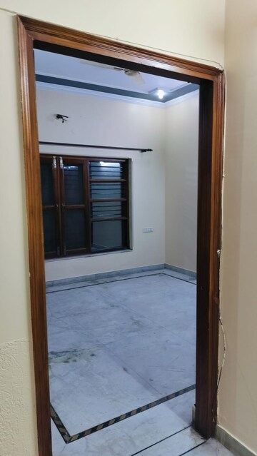 Room in 2 BHK Builder Floor at Sector 31 – for Rent