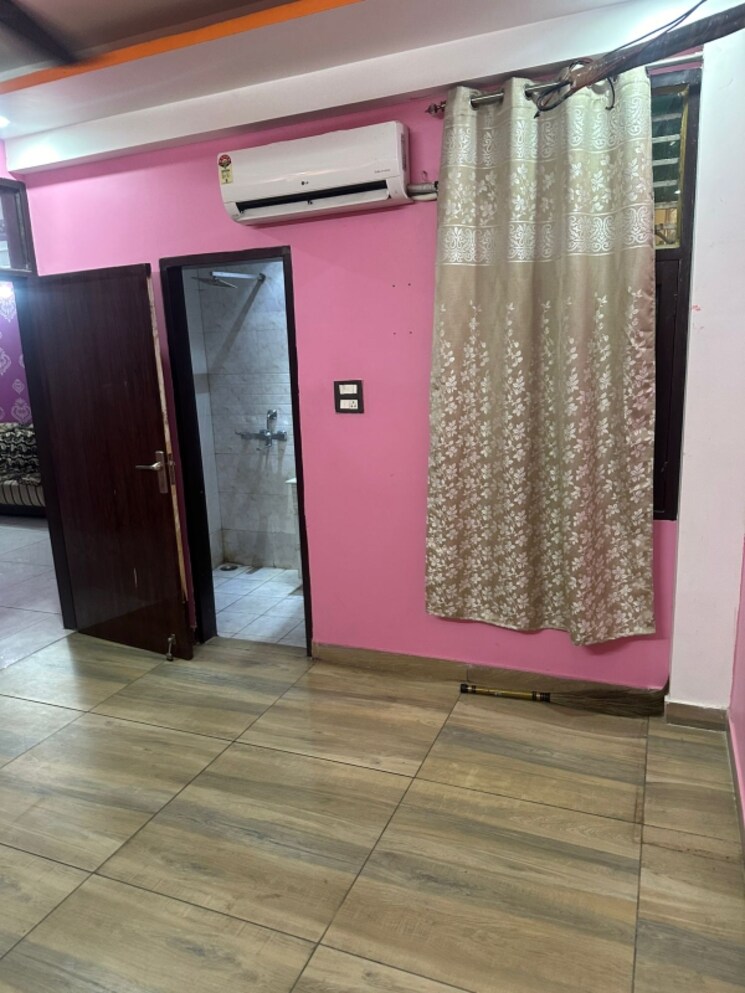 Room, dlf-star-mall 3 Bedroom 1450 Sq.Ft. Apartment In Sector 30 Gurgaon 8918655